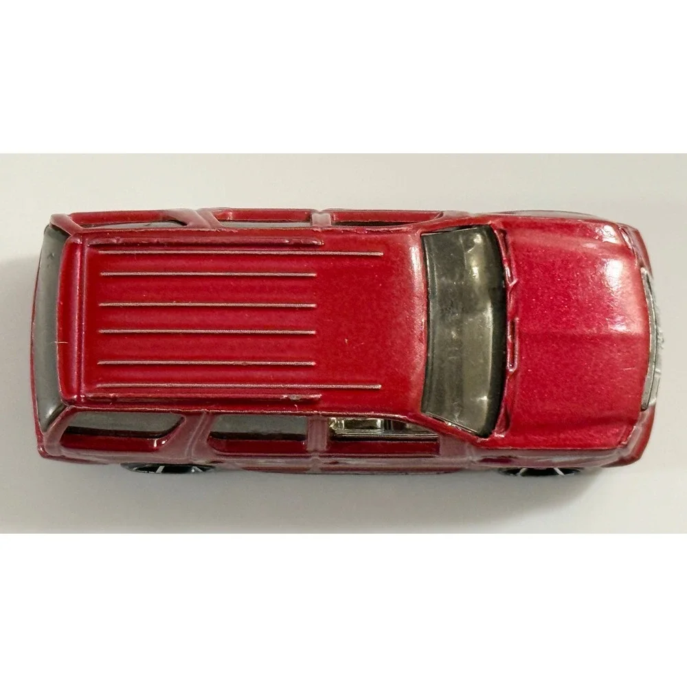 Hot Wheels '07 Cadillac Escalade Kids‎ 1/64 Red Diecast SUV Car
